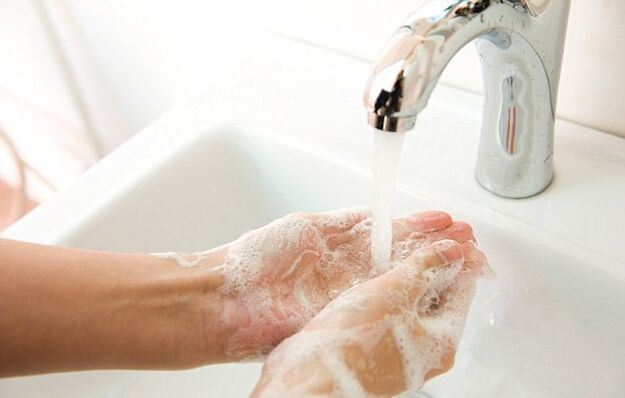 wash your hands to prevent worm infection